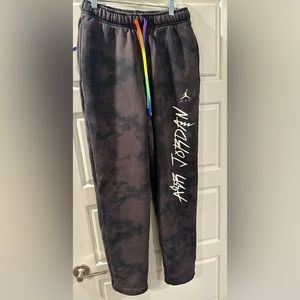 Air Jordan x J Balvin Fleece Pant in Flat Pewter/Black size Small mens